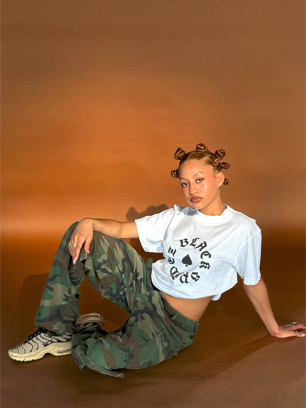 BASICS BIG LOGO TEE