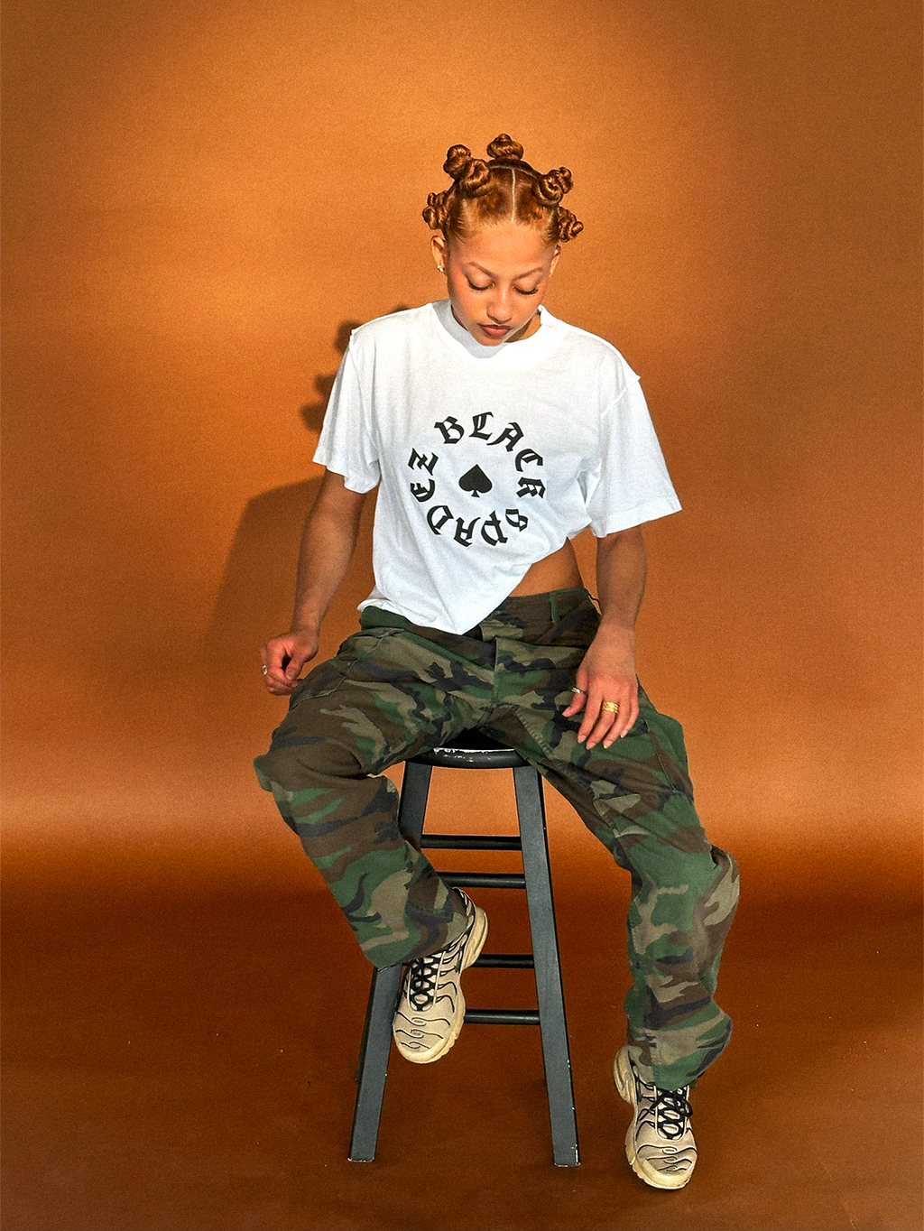 BASICS BIG LOGO TEE